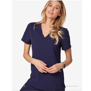 FIGS Casma Three Pocket Top